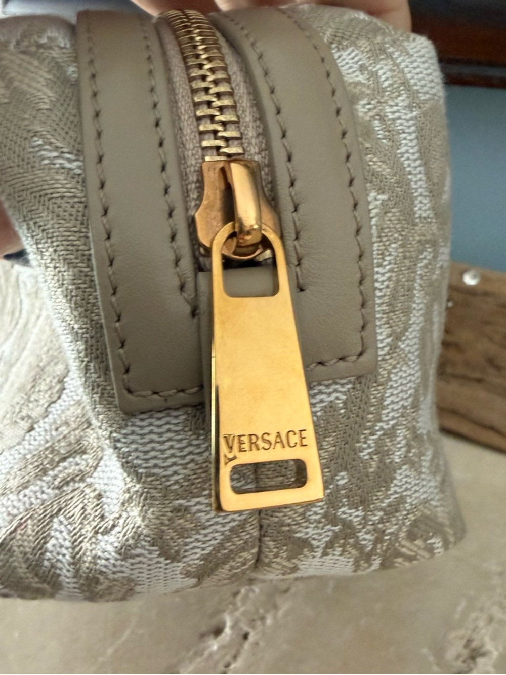 Versace Barocco Jacquard Cosmetic Pouch - Picture 4 of 8